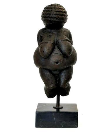 Original Women Sculpture by Ariane von Bornstedt