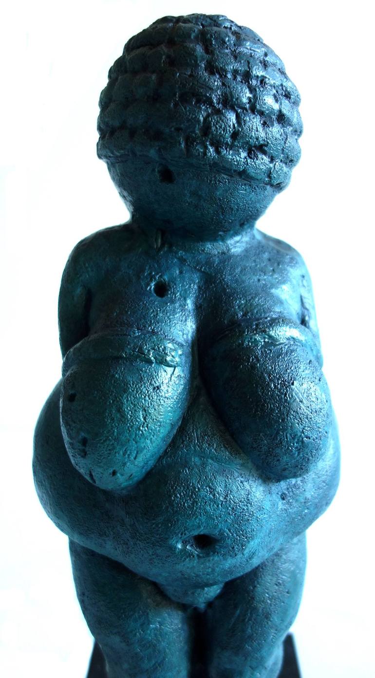 Original Women Sculpture by Ariane von Bornstedt