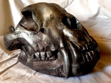 LION SKULL / MANUALLY SCULPTED AND HAND PAINTED PLASTER SCULPTURE thumb