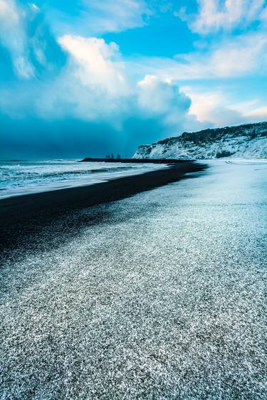 Volcanic beach Vik Iceland thumb