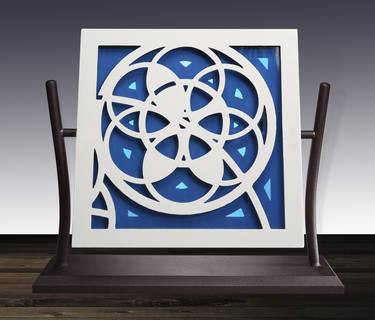 ROSE WINDOW IN WHITE WITH BLUE thumb
