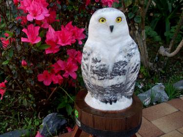 Snowy Owl Sculpture . thumb