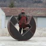 Les cinq trois quart, less is more. by Metal Art Sculptures Vanorbeek