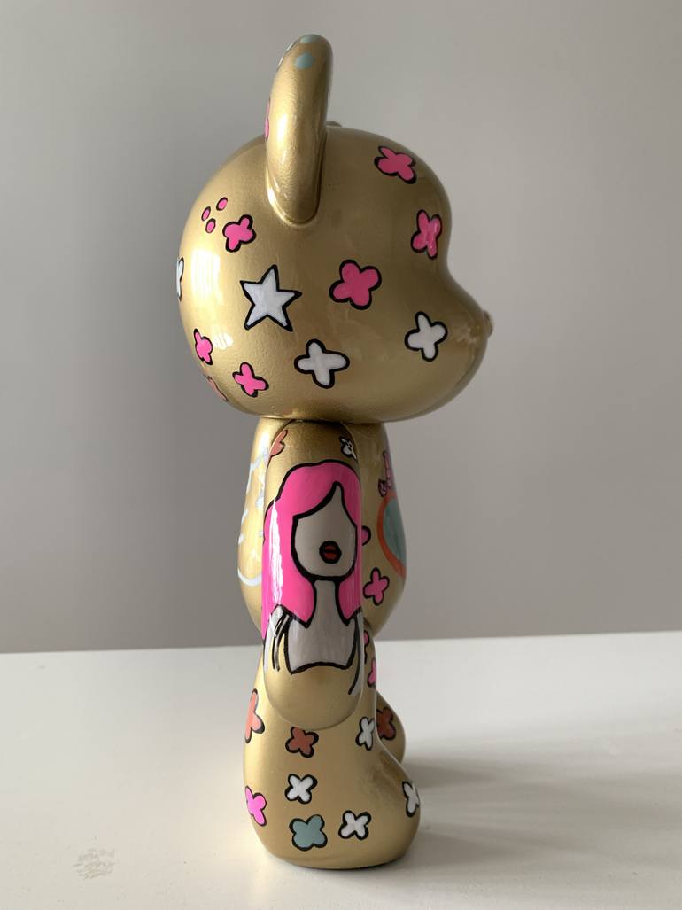 Original Contemporary Animal Sculpture by Caroline Montigneaux
