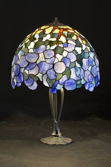 Tiffany Lamp Hydrangea. Stained glass lamp thumb