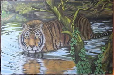 Tiger in water thumb